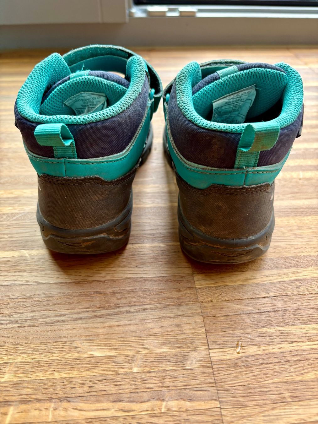 Decathlon Scarpe per ragazzi: Wanderschuhe Gr.32 – Usato da Horgen venduto da Taravao 2