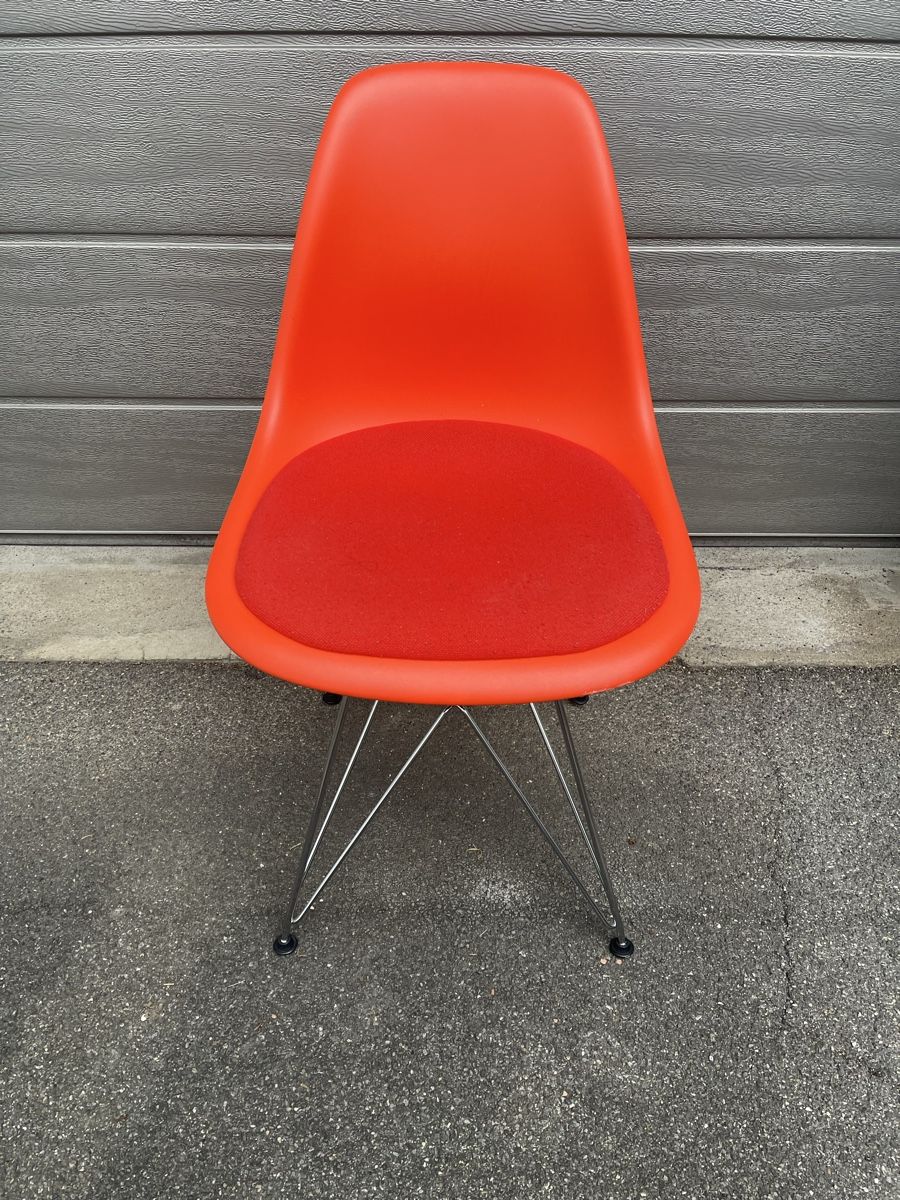 Vitra Chaises: Vitra Eames Side Chair – D'occasion à dietikon par fernando011