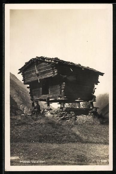 Cartoline postali: AK Mazot Valaisan, Mann vor einer Hütte – Usato da Berlin venduto da bartko-reher