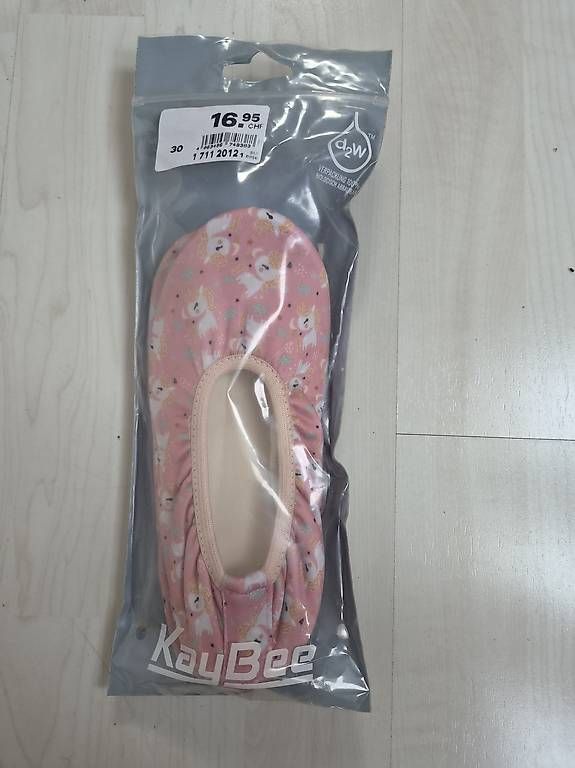 Chaussures filles: Neue Turnschläppli Gr. 30 – D'occasion à Riehen par jennifer_ma