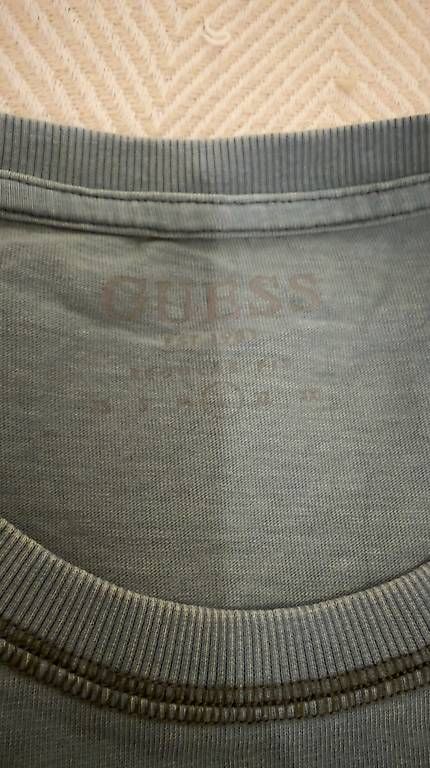 T-shirt: Guess Shirt grau – Usato da Brunnen venduto da sea_c7bm 2