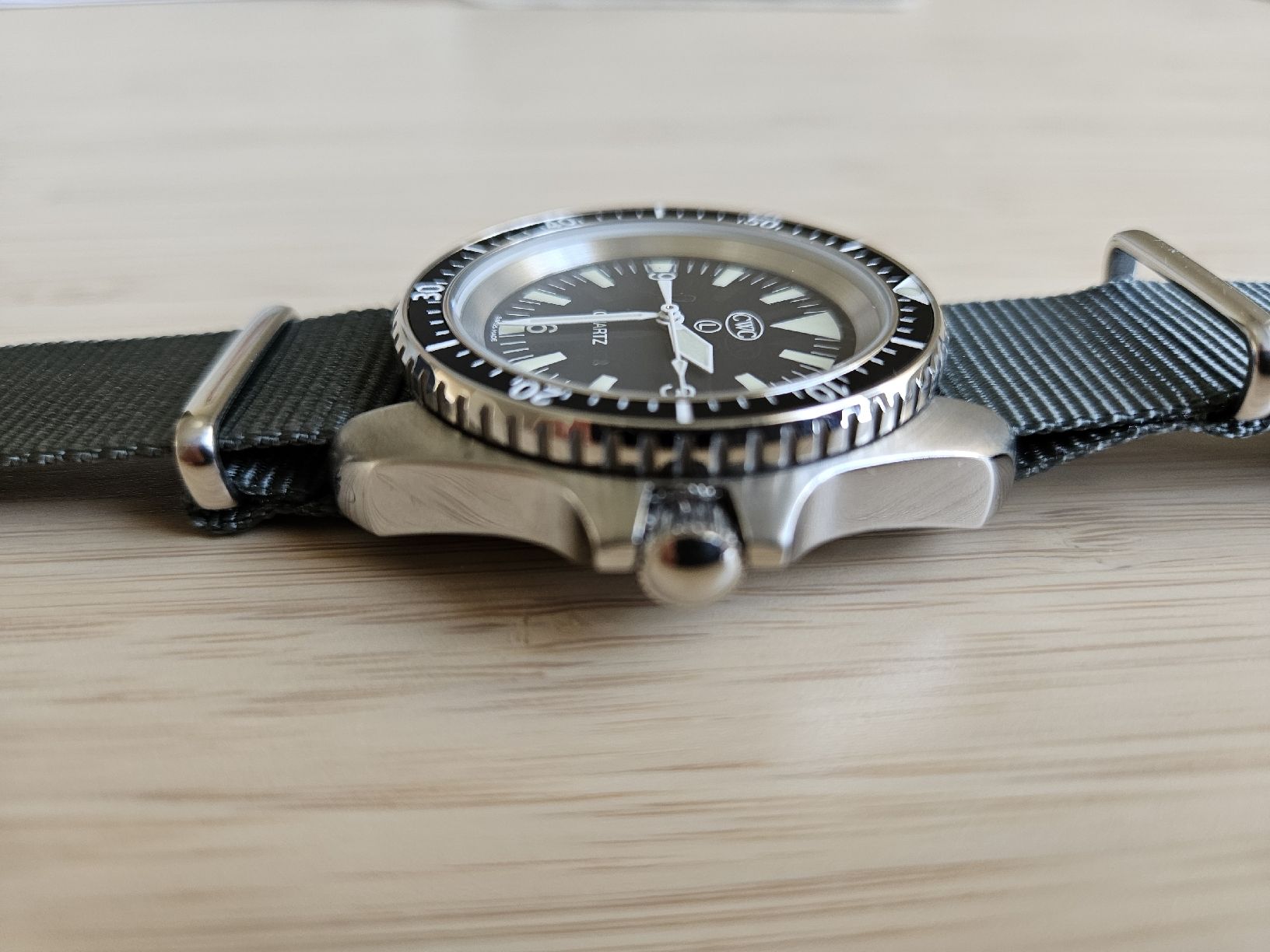 Uhren: CWC Quartz Militär Taucheruhr – Gebraucht aus Adliswil von  3
