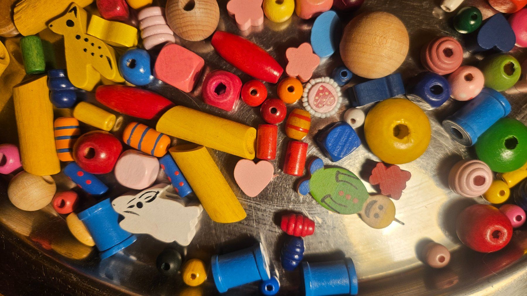 Perlen (unechte): Viele bunte Holzperlen – Gebraucht aus Wetzikon von SIRIOLIT 3