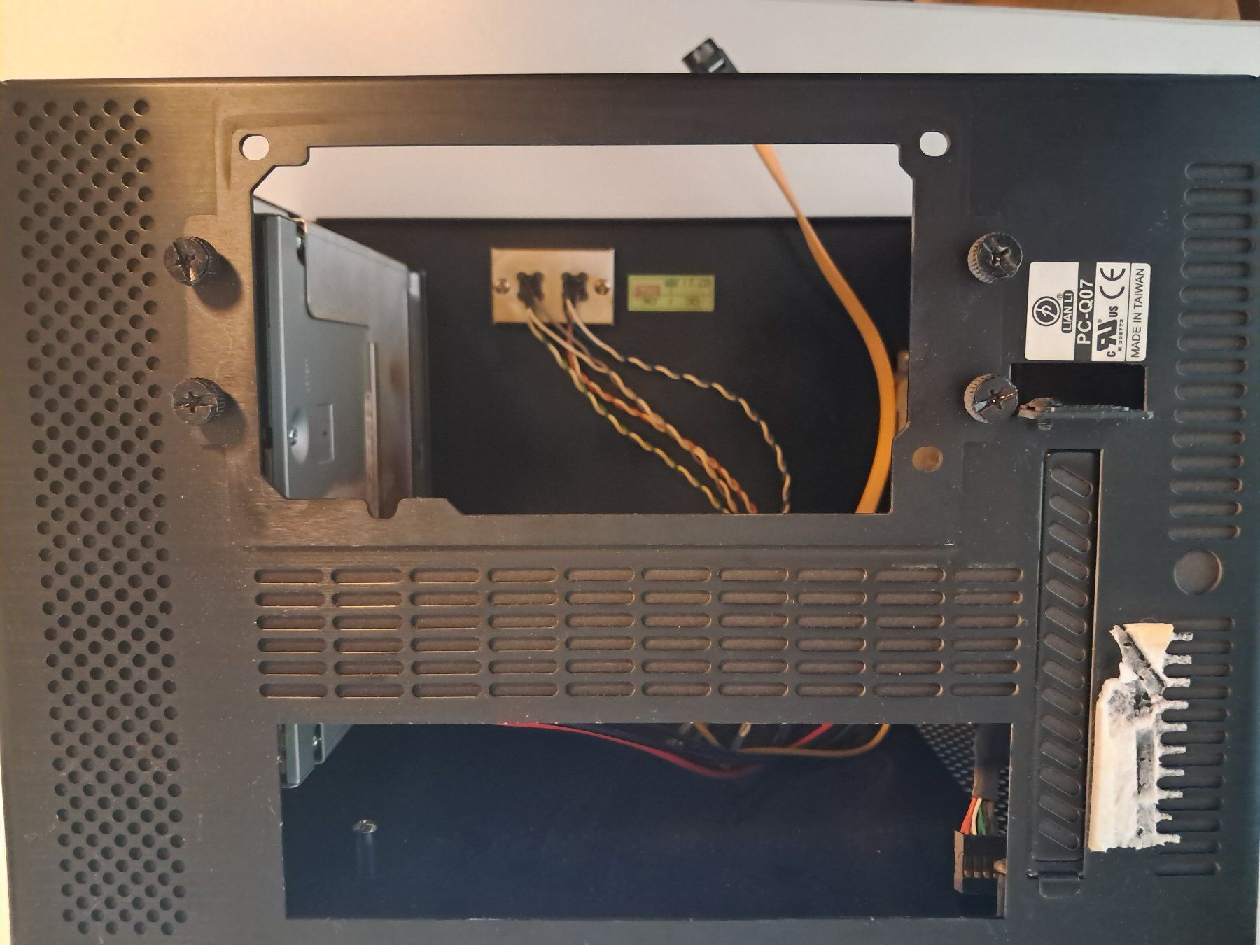 Lian Li Custodie: LIAN LI PC-Q07 Mini-ITX Tower – Usato da Ebikon venduto da Sam1974 3