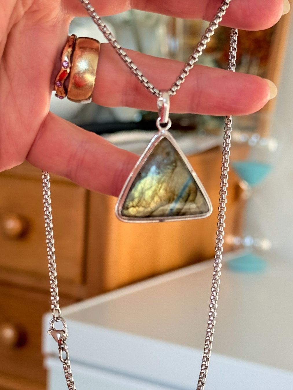Catenine: Collier pendentif triangle Labradorite neuf! – Nuovo e nell'imballaggio originale da Genève venduto da AGBERG