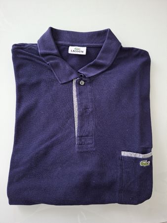 Polo Lacoste bleu marine, taille 8, en parfait état.