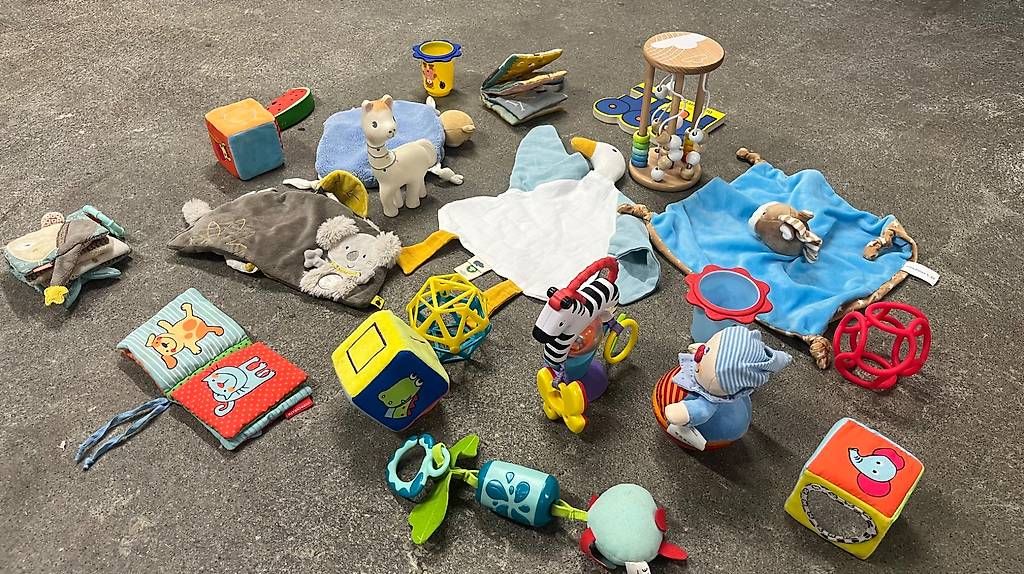Giocattoli: Kleinkinderspielsachen zu verschenken  – Usato da Wabern venduto da rastaman80