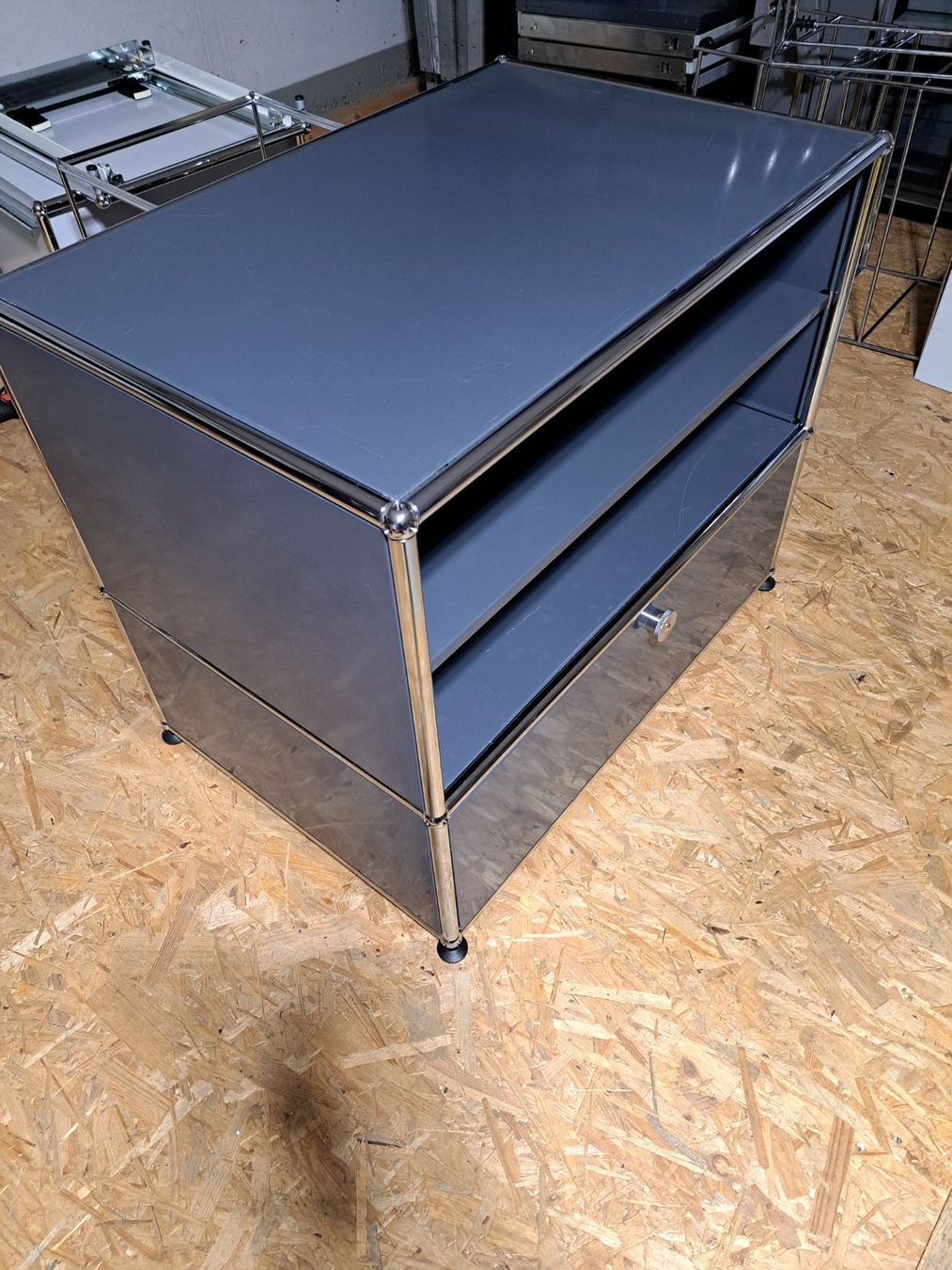 USM Mobili TV: USM TV Regal Anthrazitgrau (Preis VB) – Usato da Zürich venduto da LUXUS2020 3