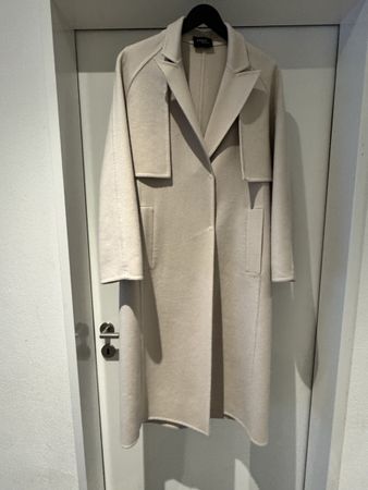 AKRIS Wollmantel mit Weste und Bolero, Gr. 34, Greige