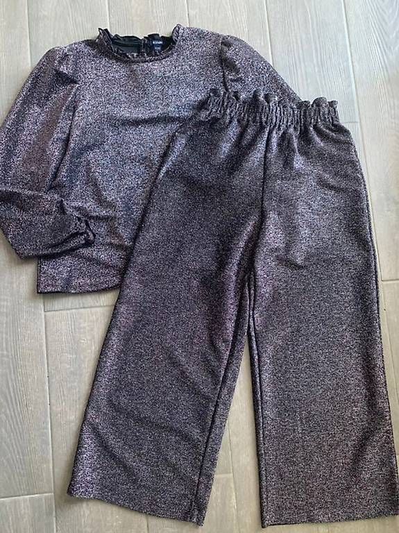 Completi: Ensemble pailleté taille 10 ans 146/152 – Usato da La Chaux-de-Fonds venduto da Sabinchenn