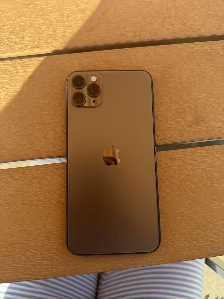 Apple Handys / Smartphones: Iphone 11 pro Max  – Gebraucht aus Romanshorn von Honeyloops-1993 1