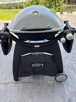 Weber-Gasgrill fahrbar re/li mit klappbarem Seitentisch 