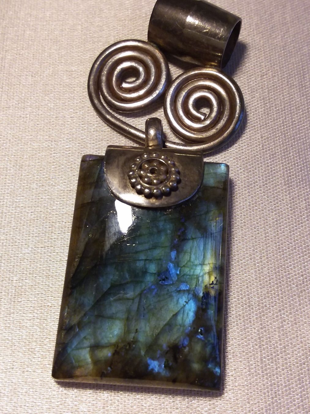 Ciondoli: Vintage Handmade Silber Labradorit Anhänger – Usato da Zürich venduto da SciTec