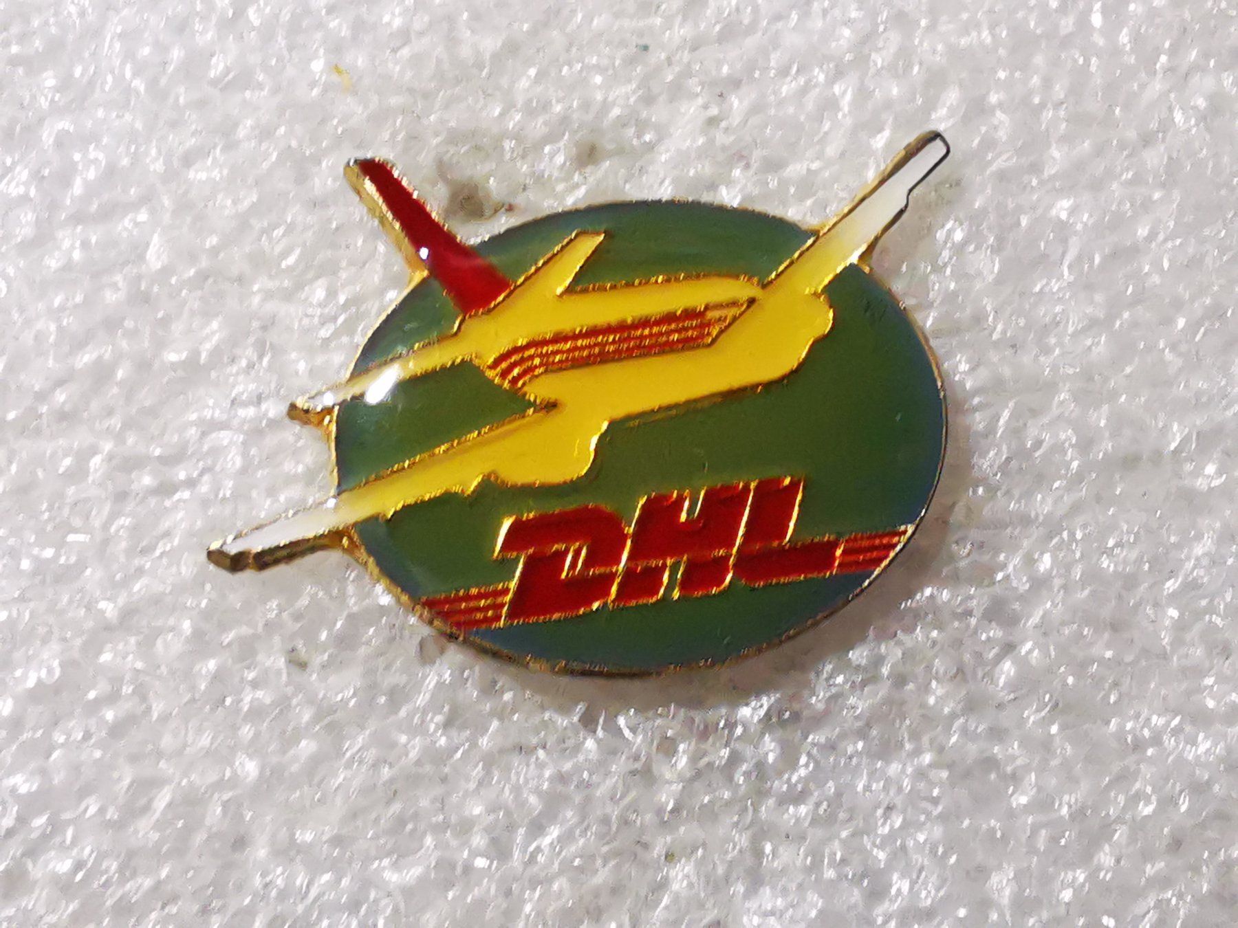 Placchette & Badge: Ansteckpin 154: Flugzeug DHL – Usato da Oppligen venduto da Pin-Fall-Shop