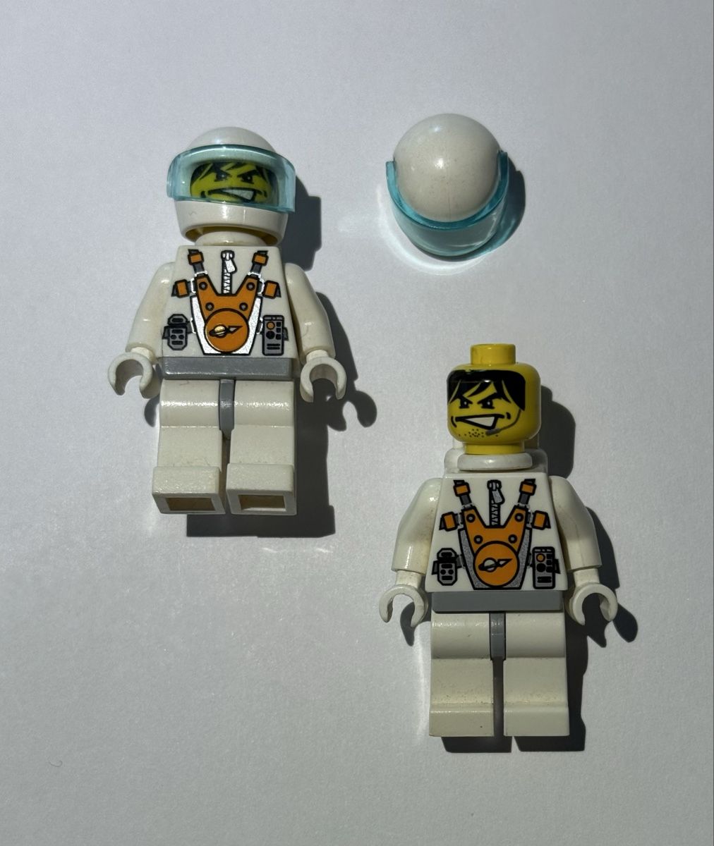 Lego Spielzeuge: 2 Stück Lego Minifiguren Space Astronaut – Gebraucht aus Rheinfelden von zim_2hqc 1