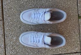 Nike Schuhe, weit