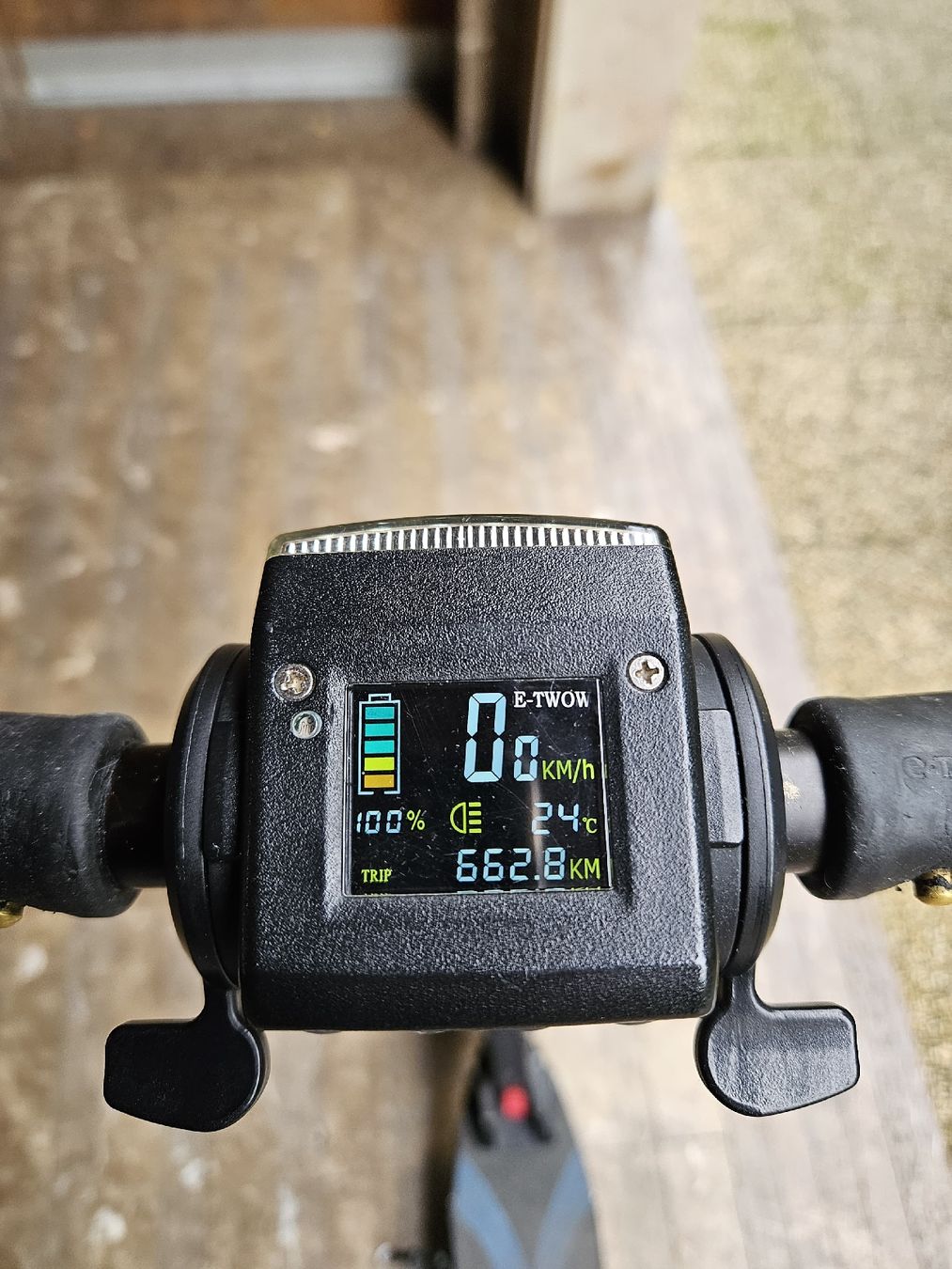 Kickboard: E-Twow Booster V, trottinette électrique – Usato da Genève venduto da chichiii 4