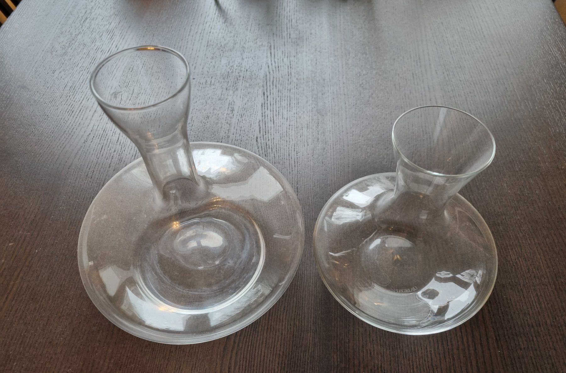 Caraffe: Zwei Wein-Dekanter – Usato da Luzern venduto da Pantone208