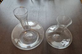 Zwei Wein-Dekanter