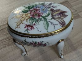 Ovale PORZELLAN-SCHMUCK-/PUDERDOSE „Limoges“ / zirka 1920