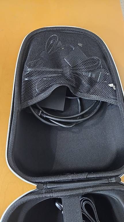 Unità & Adattatore: Original PS VR2 PC-Adapter + VR Schutztasche / Case – Usato da Ebmatingen venduto da RetroVans 1