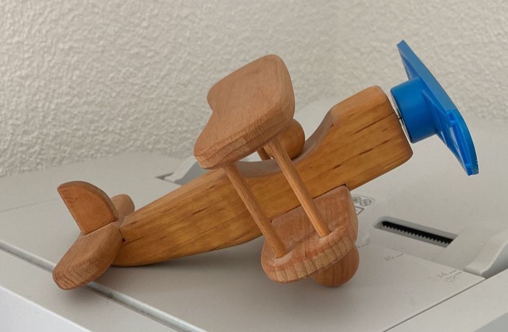 Jouets: Holzflugzeug mit Solarpanel – D'occasion à Wagenhausen par FrauLang 1