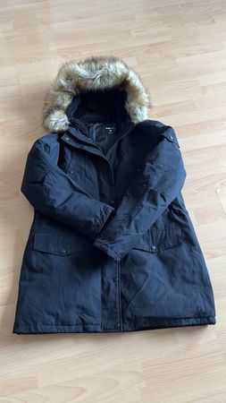 Winterjacke mit Kapuze, Grösse XL, neuwertig