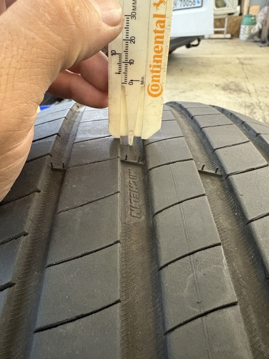Michelin Pneumatici & Ruote complete: Sommerreifen 215/50 R19 – Usato da Wetzikon ZH venduto da hondapower89 1