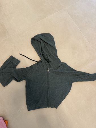 Kapuzenjacke mit Reissverschluss, guter Zustand
