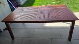 Gartentisch aus Holz, ausziehbar