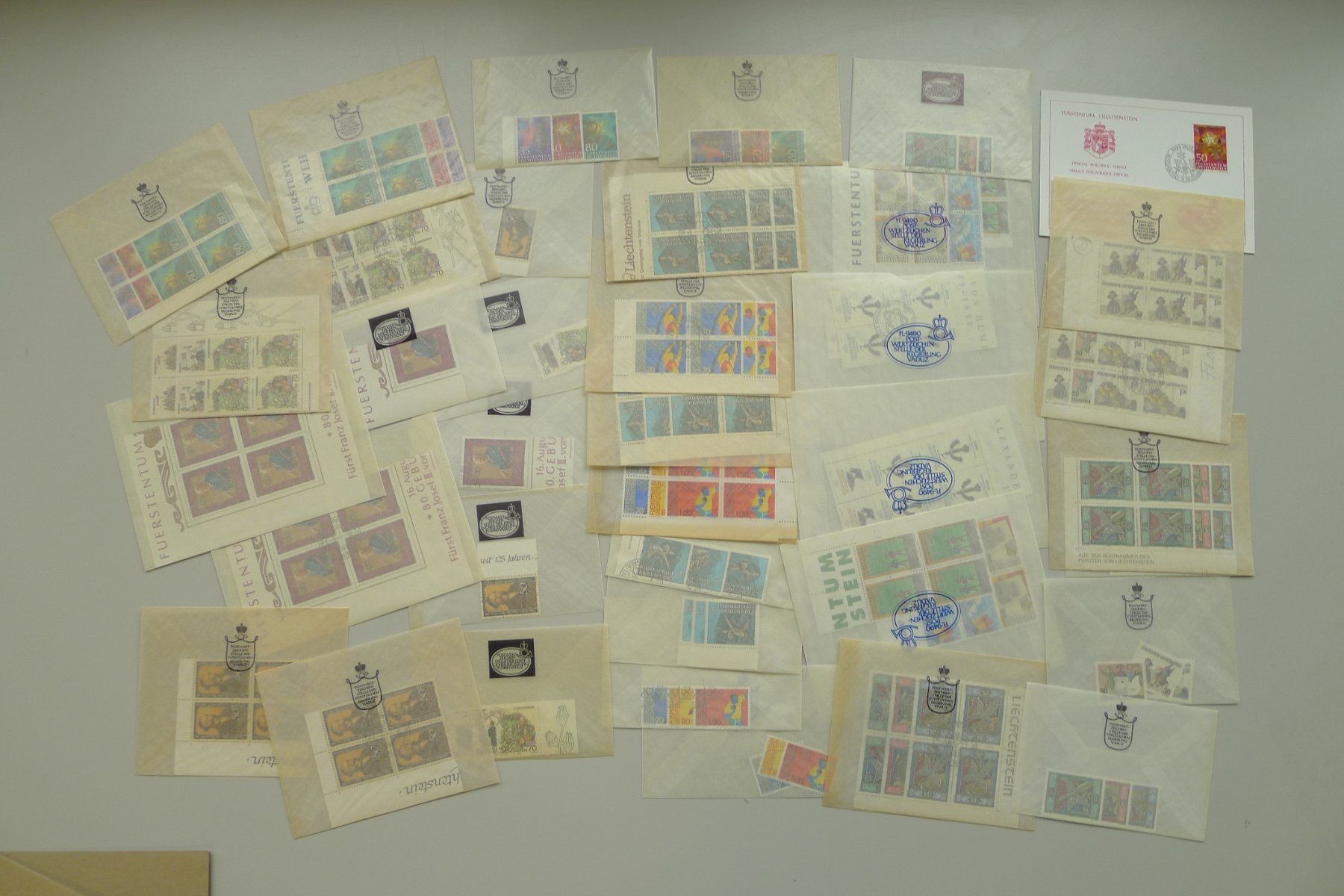 Tutti i francobolli: 1973-1995, LIECHTENSTEIN, günstiger Posten. Postwert 4500.- – Usato da Sursee venduto da Luzernerraute 2