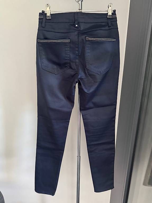 Pantalons: Pantaloni mai indossati  – D'occasion à Massagno par whi_d5bd 2