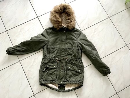 Warmer Winterparka Gr. 36 mit Kapuze