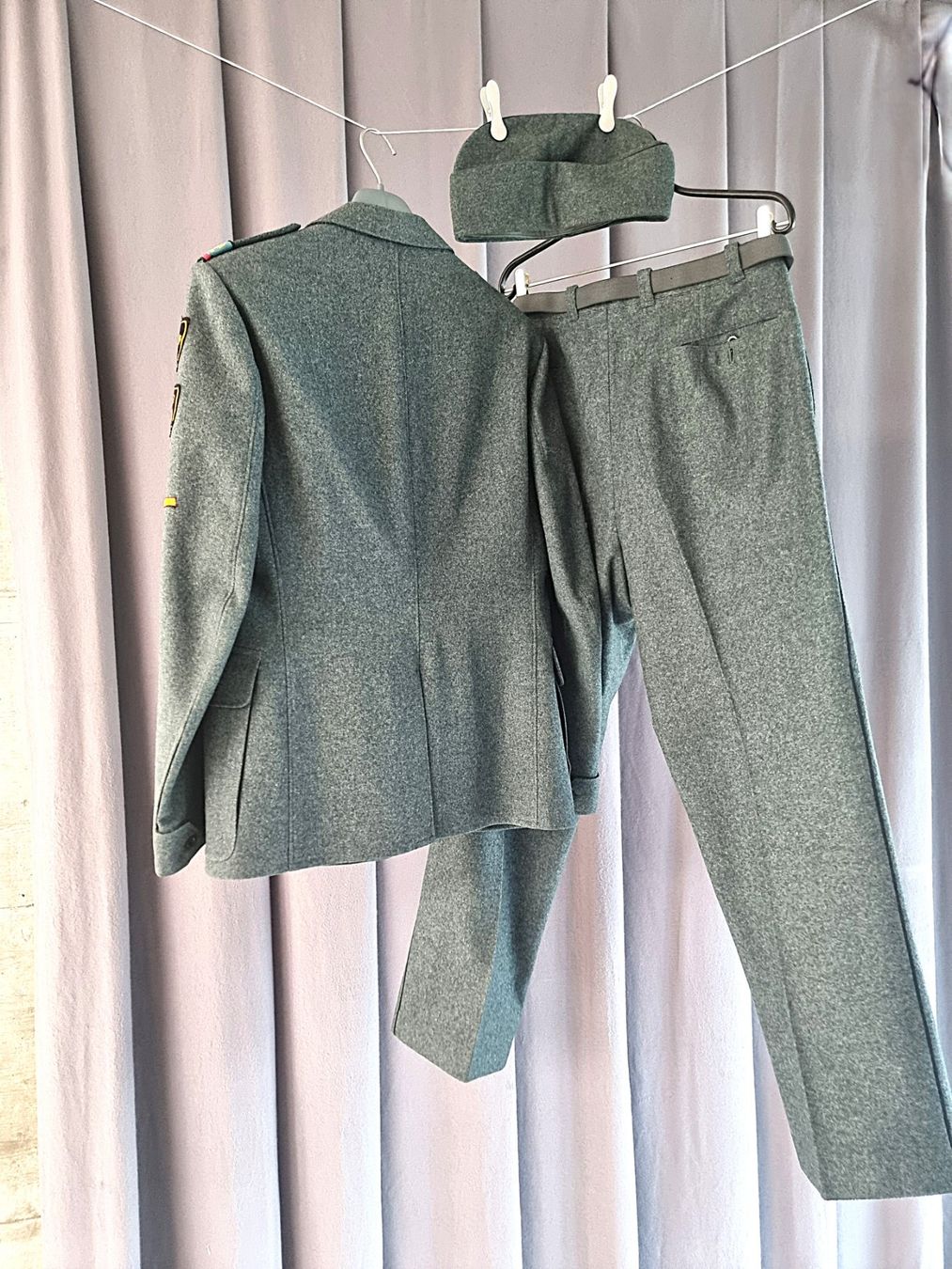 Schweizer Armee Uniformi: Schweizer Armee Ordonnanzuniform – Usato da Urtenen-Schönbühl venduto da Restwert_Schoenbuehl 1