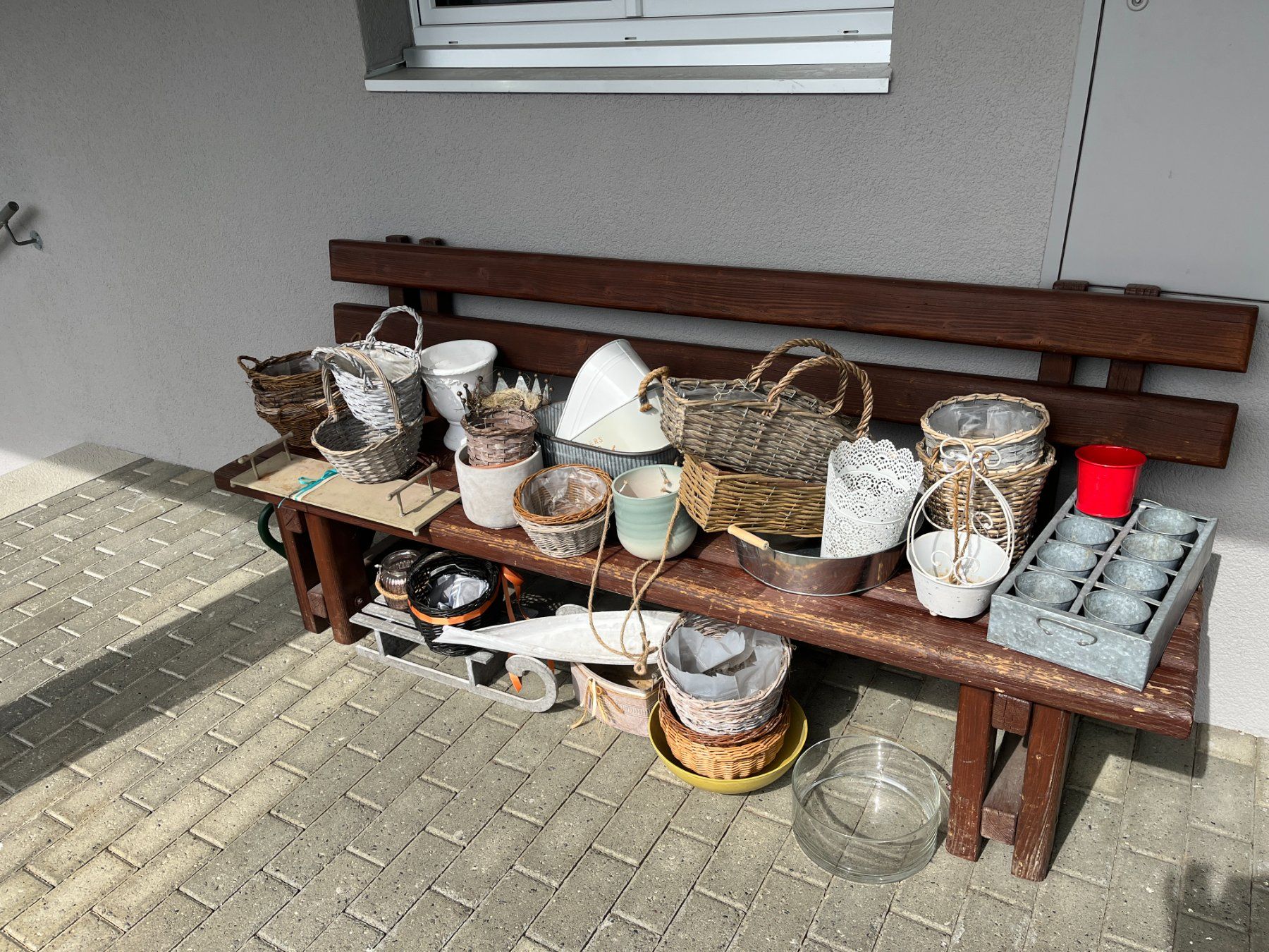 Tutte le decorazioni: Diverse Pflanzgefässe/Körbe, Deko für Garten oder Balkon – Usato da Eich venduto da pht_6xv9