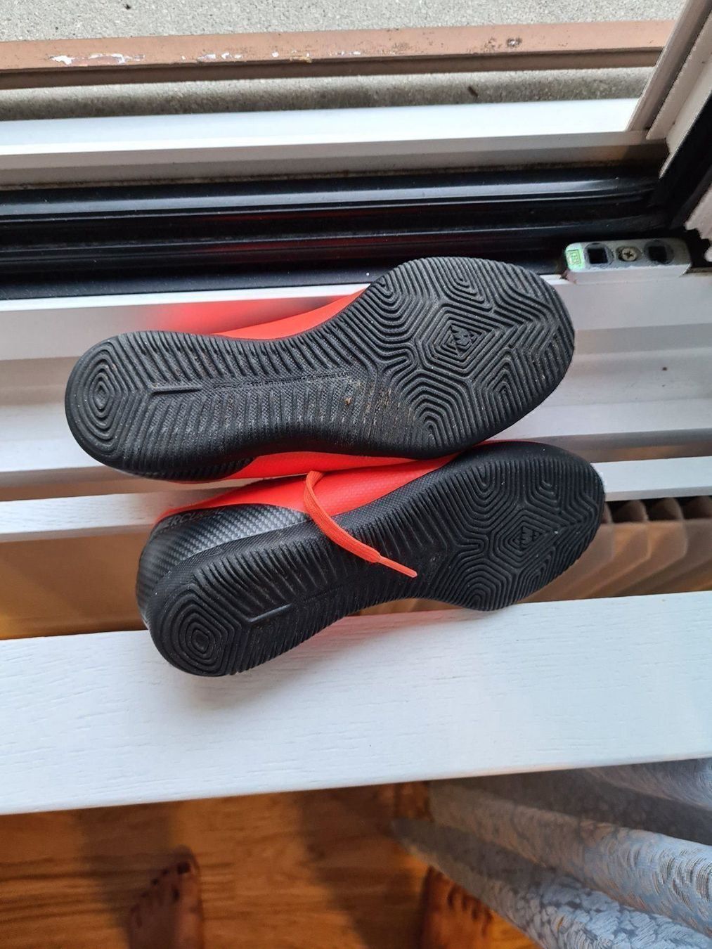 Nike Scarpe per ragazzi: Nike Kinder Turnschuhe 34 – Usato da Zürich venduto da Simonikus 1