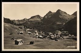 AK Arosa, Ortsansicht mit Bergkulisse