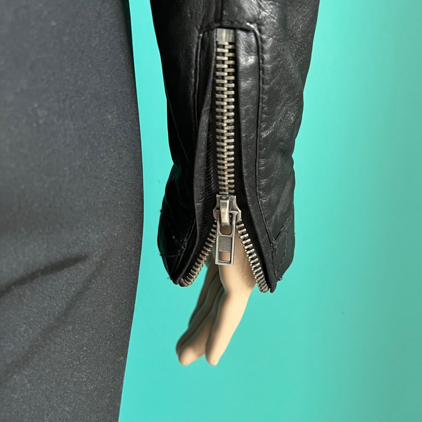 Zara Vestes: MANGO Lederjacke 🖤 – D'occasion à Zürich par ClosetQueen 5
