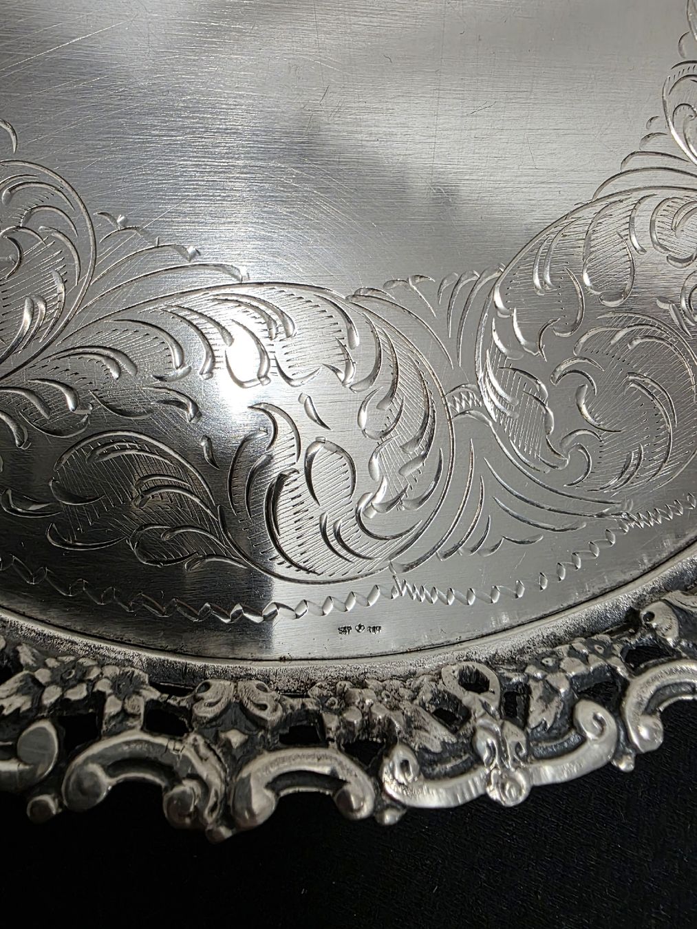 Piatti di portata: Antikes Silber-Tablett mit feiner Gravur, Blumen – Usato da Wolfertswil venduto da Antiko 4