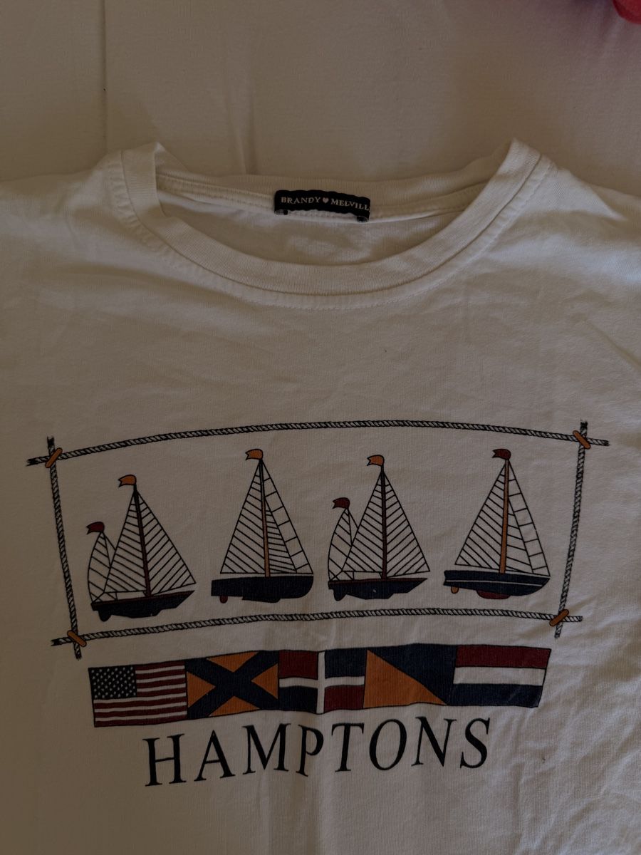 Top: Brandy Melville Top – Nuovo (secondo la descrizione) da Basel venduto da luc_tld6 1