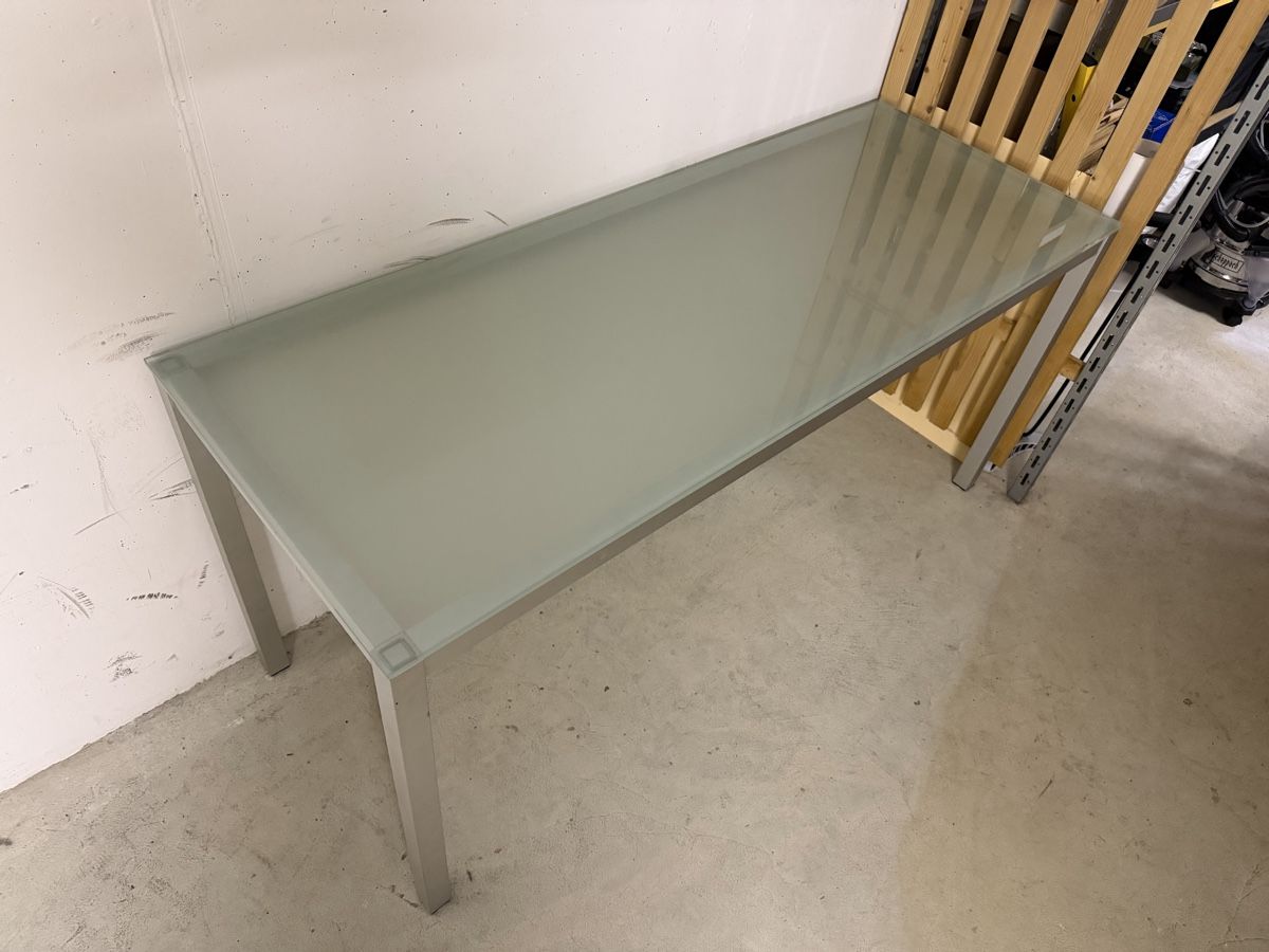 Schreibtische: Glastisch mit Metallgestell – Gebraucht aus Kreuzlingen von Ben.Lan 1
