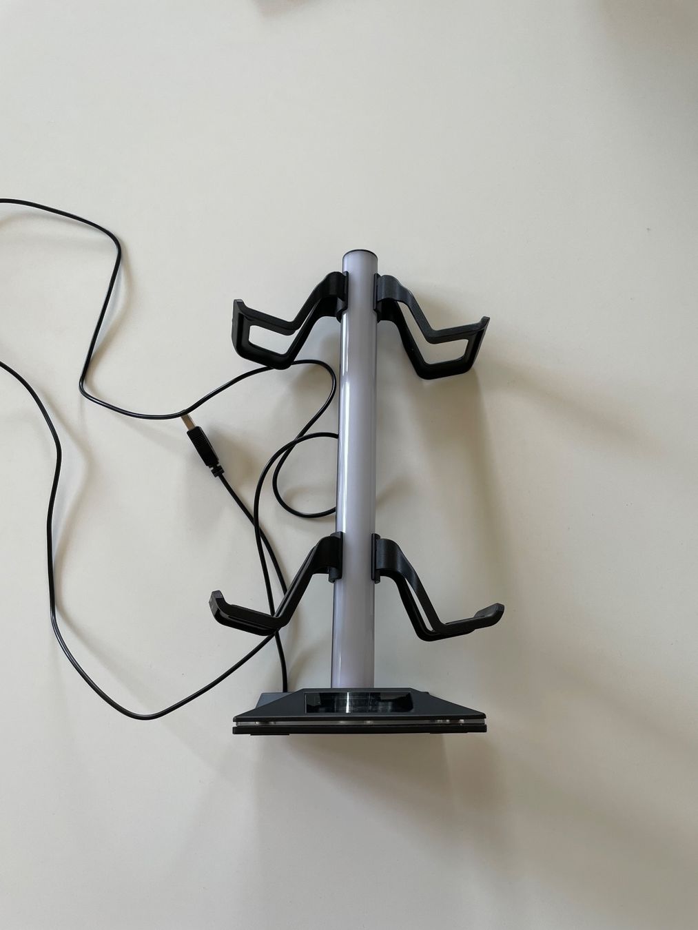 Altro in Decorazioni & Accessori: LED Controler/Headset-ständer – Usato da Zug venduto da InnBoss 2