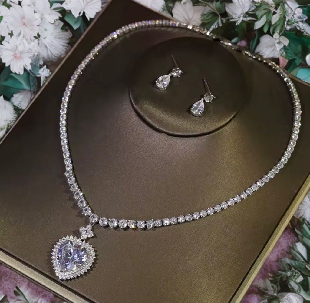 Altri gioielli: Parure Cœur Éternel – Nuovo e nell'imballaggio originale da St-Maurice venduto da Sandrinette123
