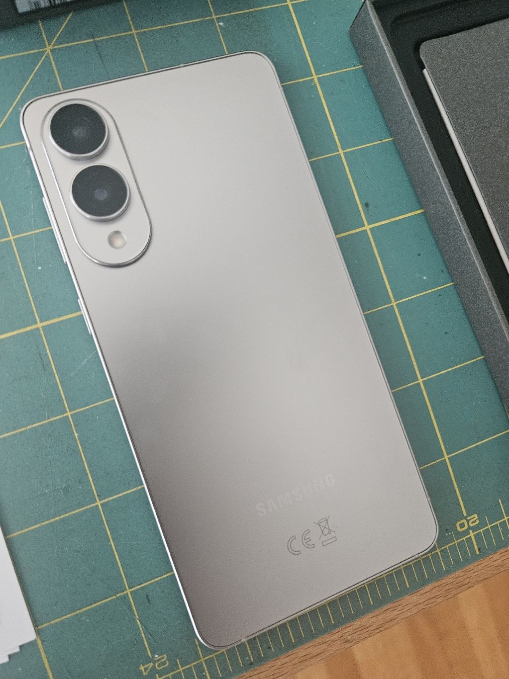 Samsung Portables: Samsung S25 Edge 256GB Titanium Silver – Neuf (Voir description) à Bülach par Migi-Young 1