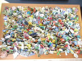 Über 365 Pins aus allen Sparten / Sammlungsauflösung