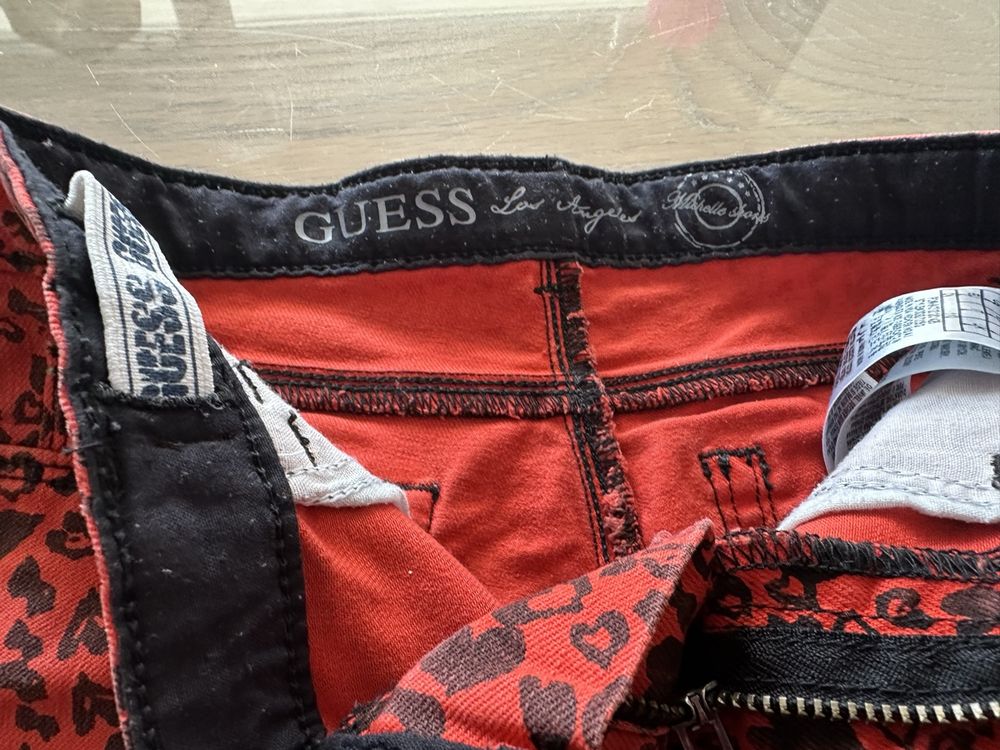 Guess Pantaloni: Guess Shorts, Gr. 104-110 – Usato da Safenwil venduto da Whoopie1 2