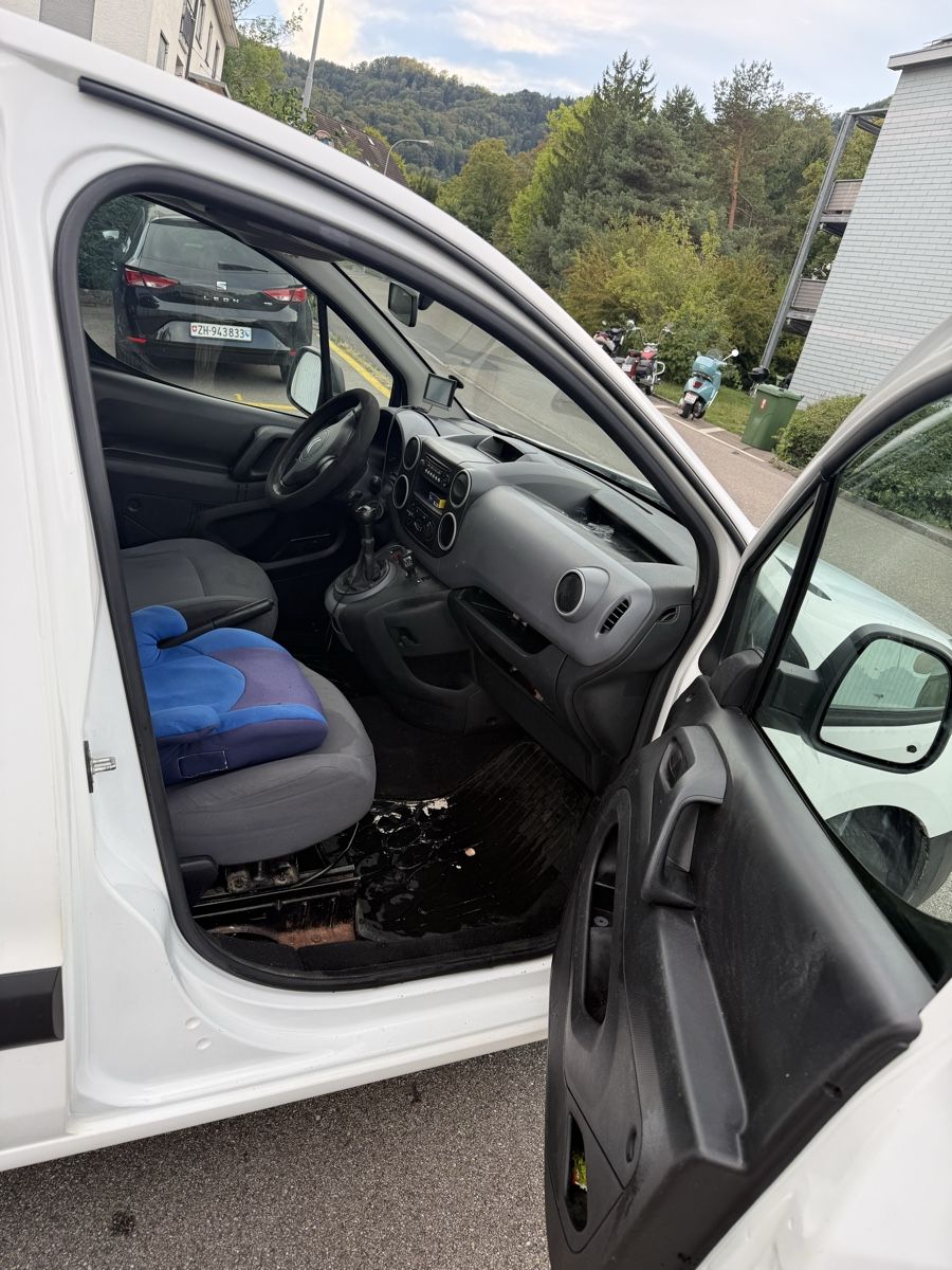 Citroën Autos: Citroen berlingo – Gebraucht aus Adliswil von F.B.E 4