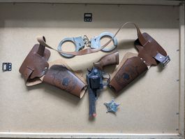 Sheriff Kostüm Set Spielzeugpistole Handschellen Stern