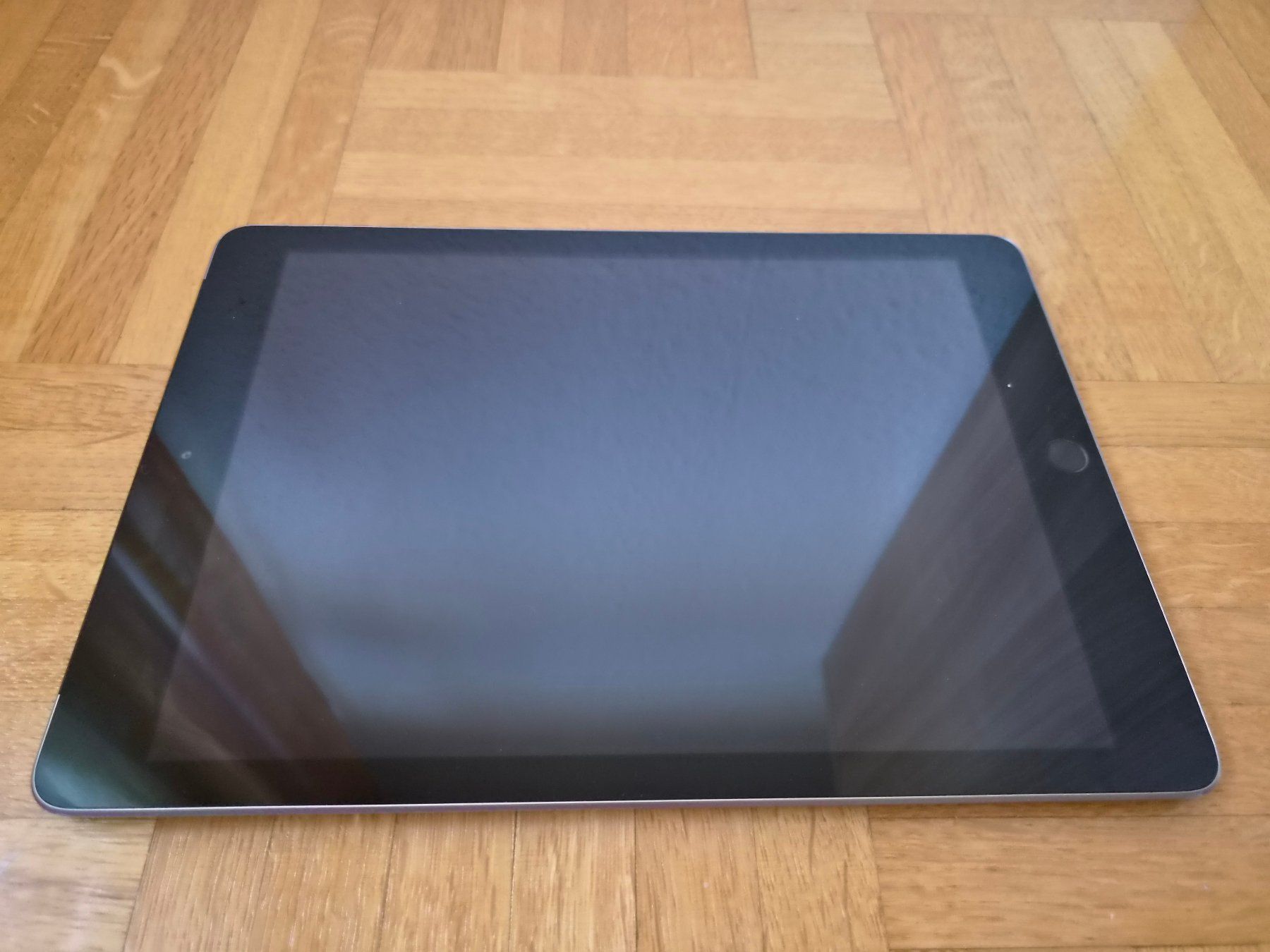 Apple Tablet PC: Apple Ipad 6e génération 9.7 pouces 32GB – Usato da Onex venduto da Fifane 4