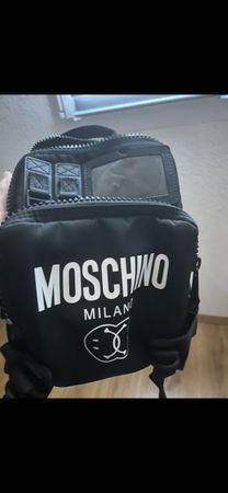 Sac à dos Moschino noir, parfait pour la saison! Neuf!